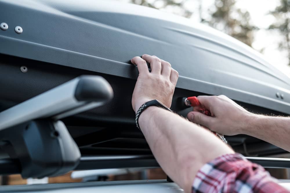 Montaggio box tetto auto: come effettuarlo?